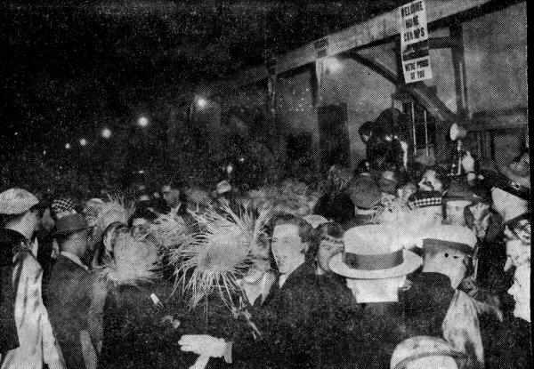 Rousing welcome home � newspaper photo